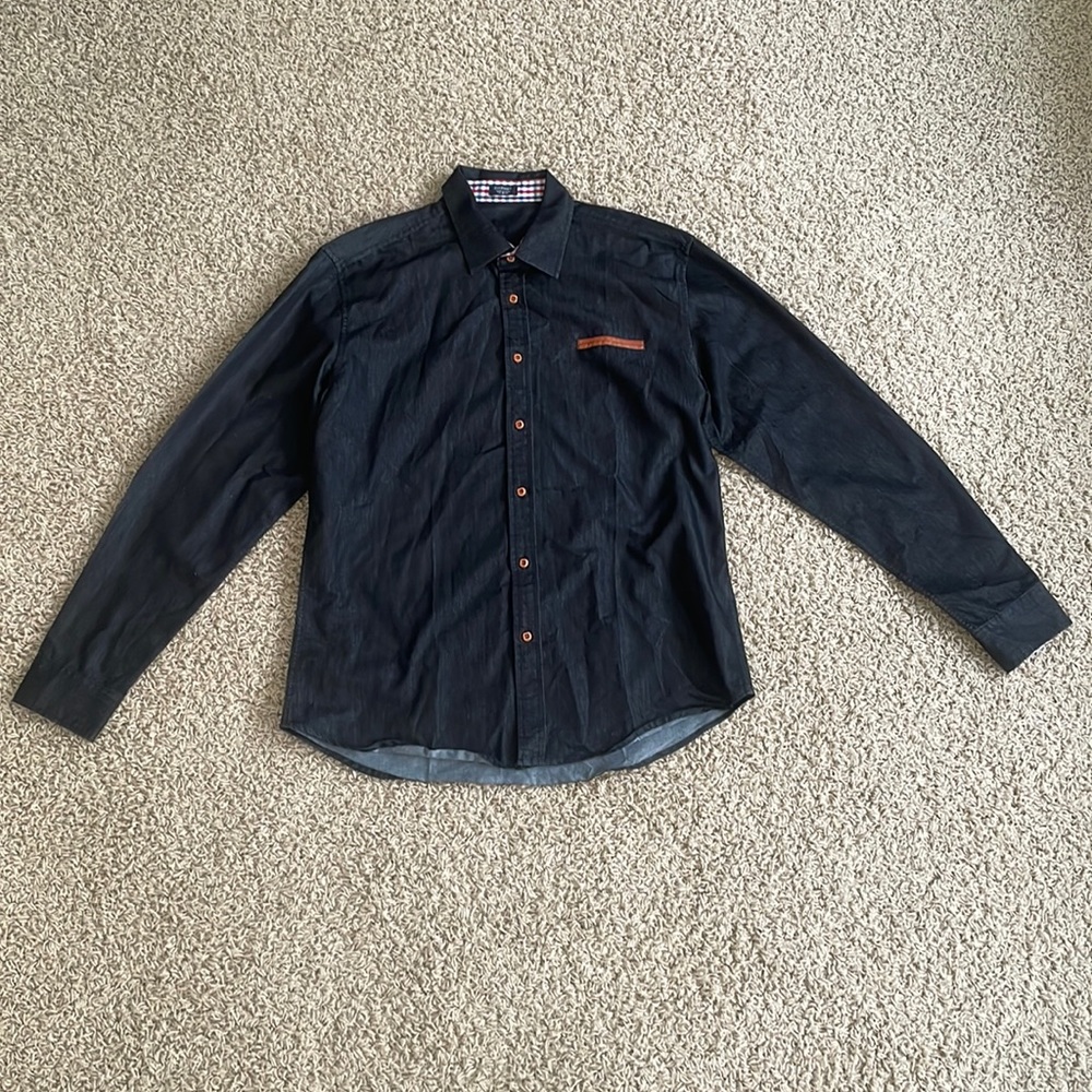 Men’s CoofAndy button down shirt.